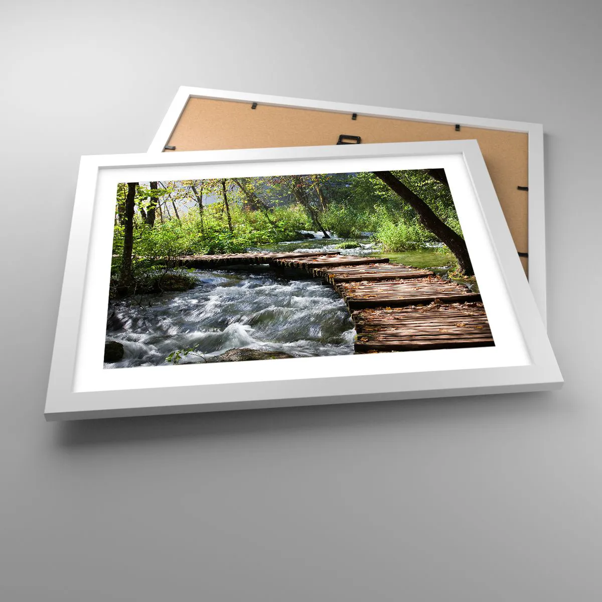 Poster in einem weißen Rahmen - Über der schaumigen Kaskade - 40x30 cm