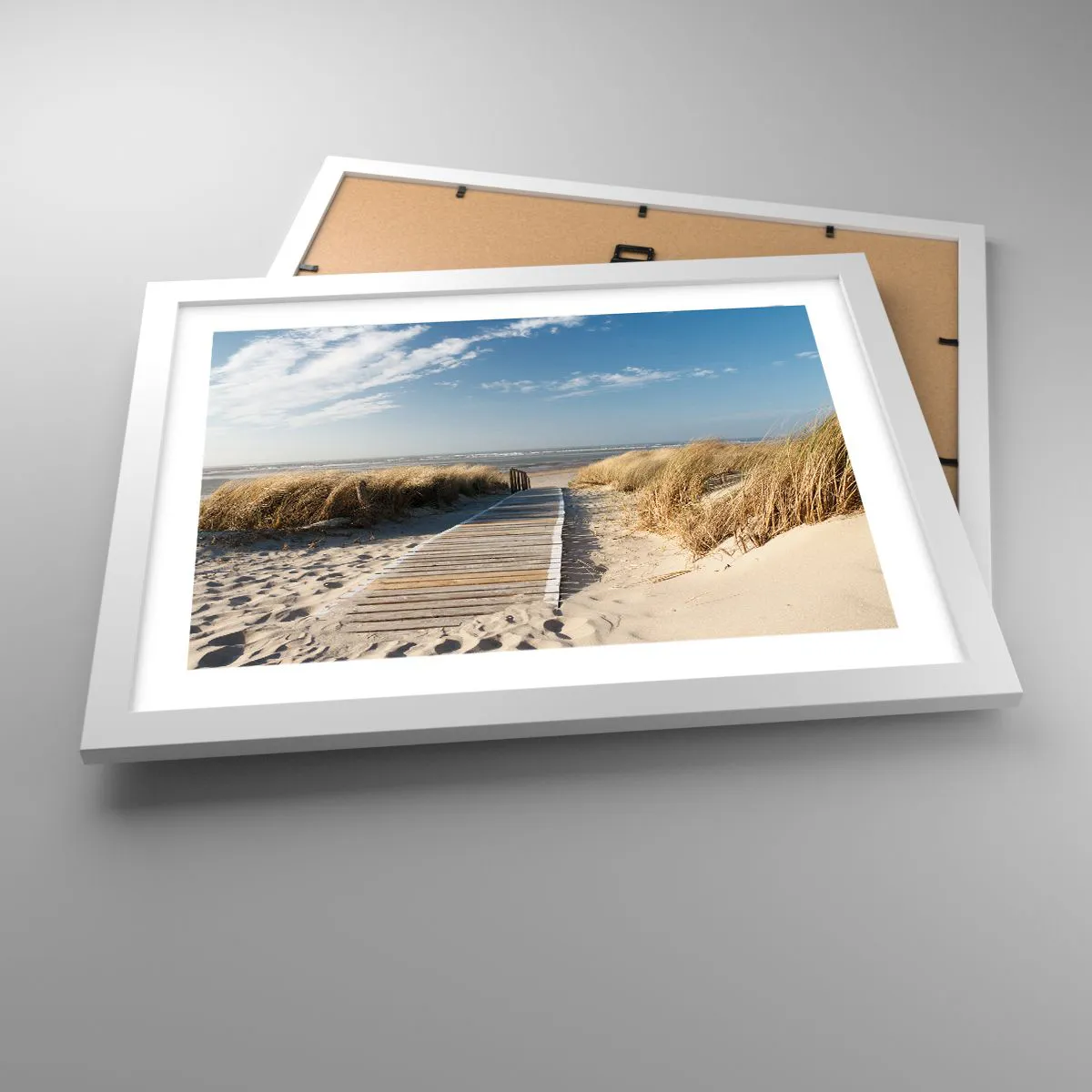 Affiche dans un cadre blanc - Poster - Derrière la dune, dans le bruissement de l'herbe - 40x30 cm