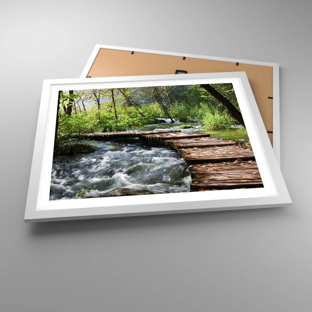 Póster en marco blanco - Sobre una cascada de espuma - 50x40 cm