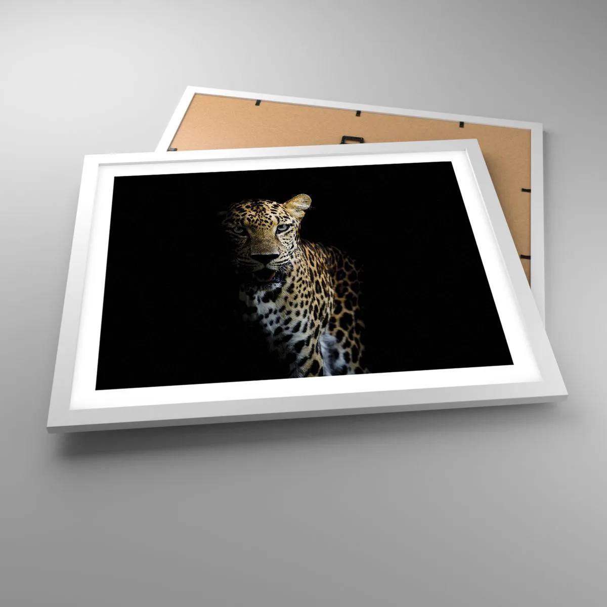 Plakat w białej ramie - Mroczne piękno - 50x40 cm