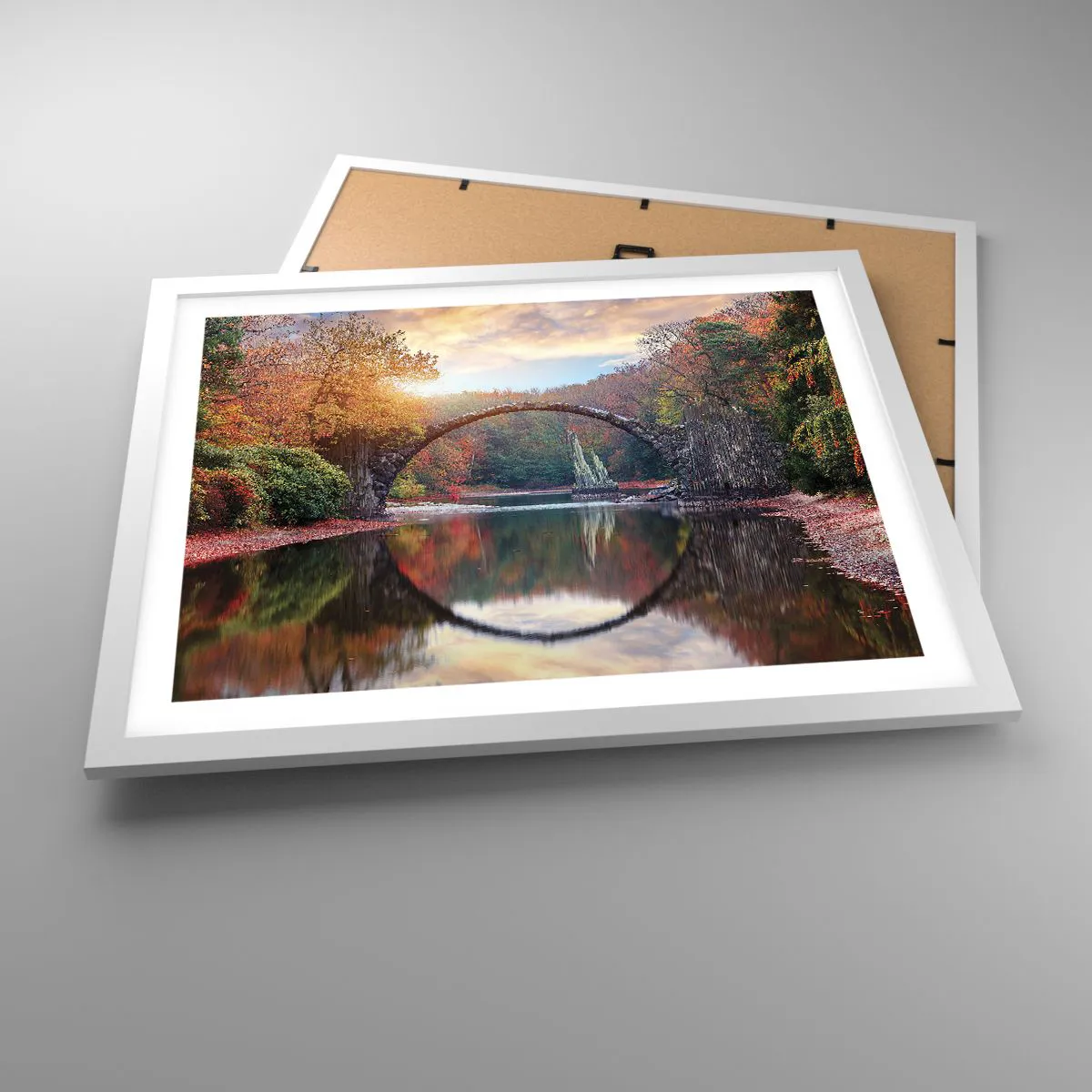 Poster in einem weißen Rahmen - Auf der anderen Seite des Spiegels - 50x40 cm