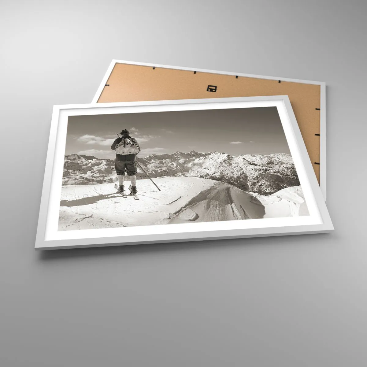 Poster in einem weißen Rahmen - Und die Berge bleiben unverändert - 70x50 cm