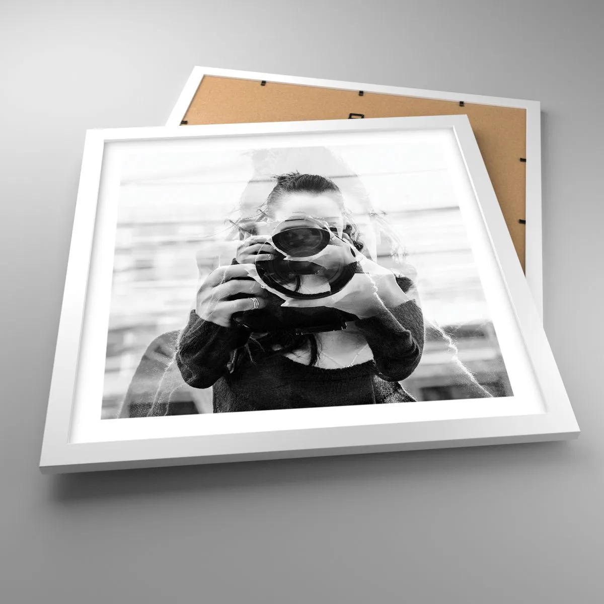 Affisch i vit ram - Skapare och material - 40x40 cm