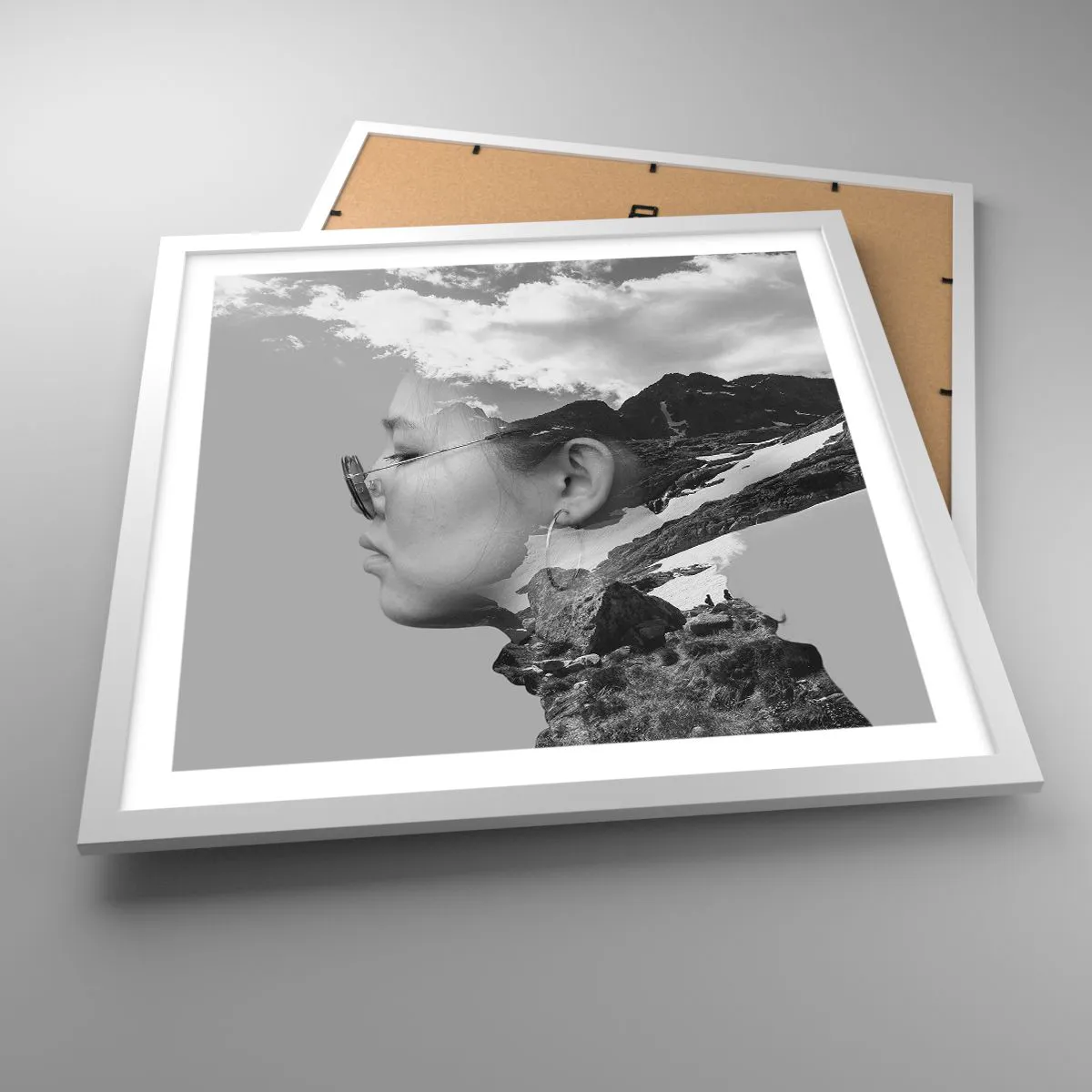 Plagát v bielom ráme - Povznešený portrét v oblakoch - 50x50 cm