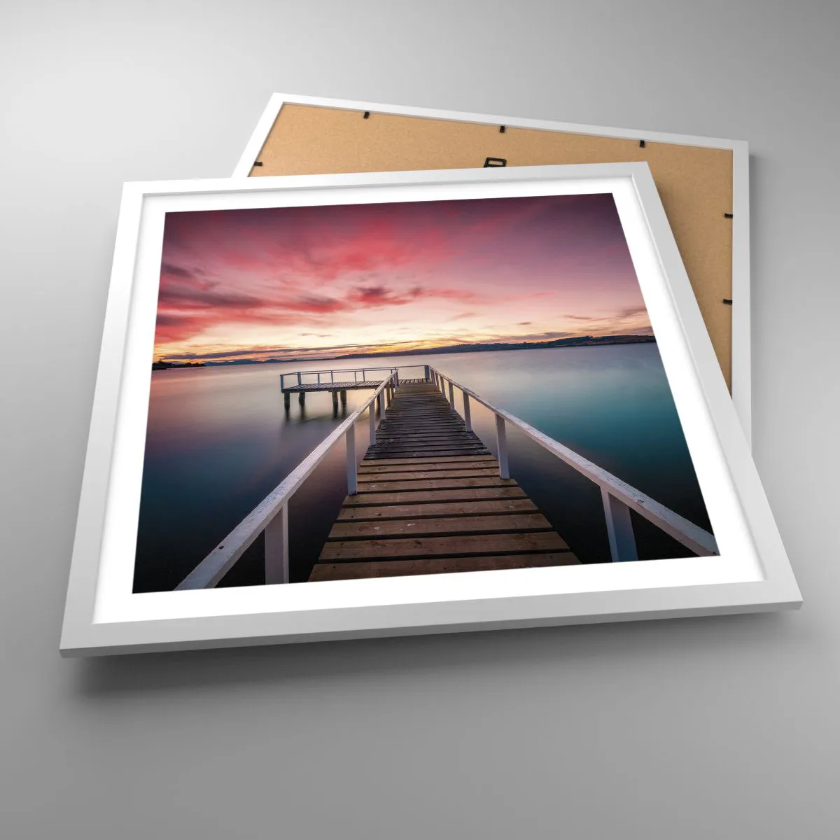 Poster in einem weißen Rahmen - Die sanfte Flamme des Abends - 50x50 cm