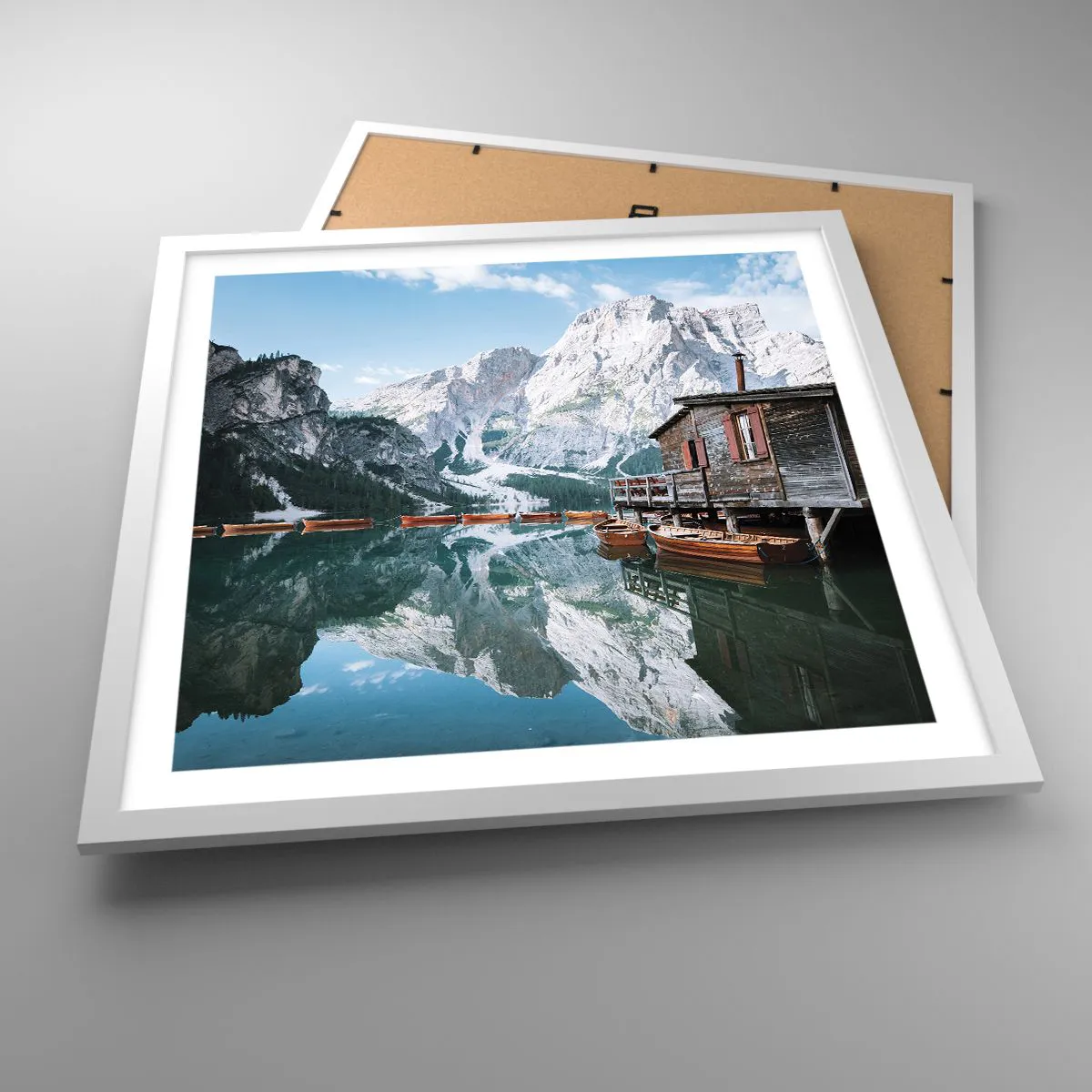 Poster in einem weißen Rahmen - Kristallklarer Bergmorgen - 50x50 cm