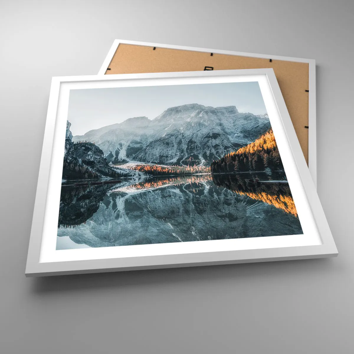 Affisch i vit ram - Spegellandskap - 50x50 cm
