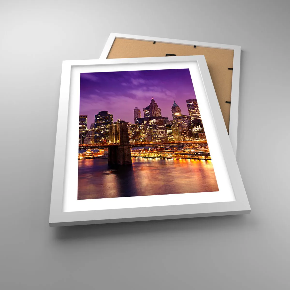Plakát v bílém rámu - Fialovo-zlatý Manhattan - 30x40 cm