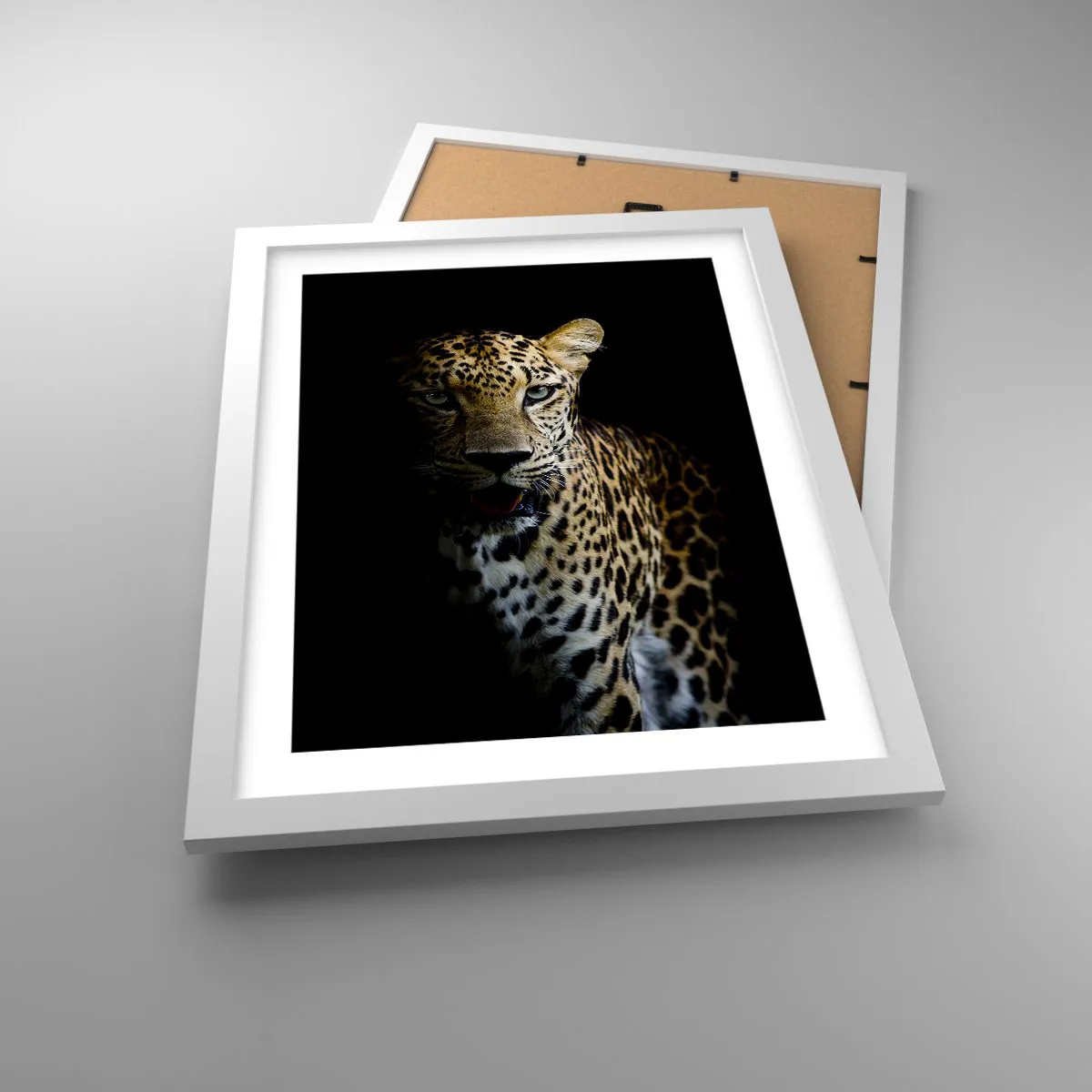 Affisch i vit ram - Mörk skönhet - 30x40 cm