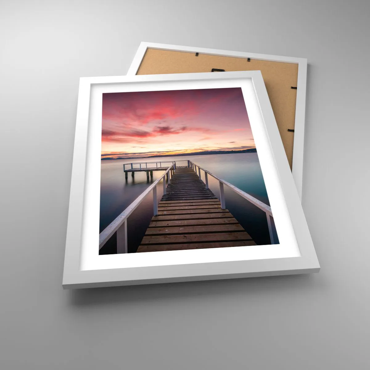 Poster in einem weißen Rahmen - Die sanfte Flamme des Abends - 30x40 cm