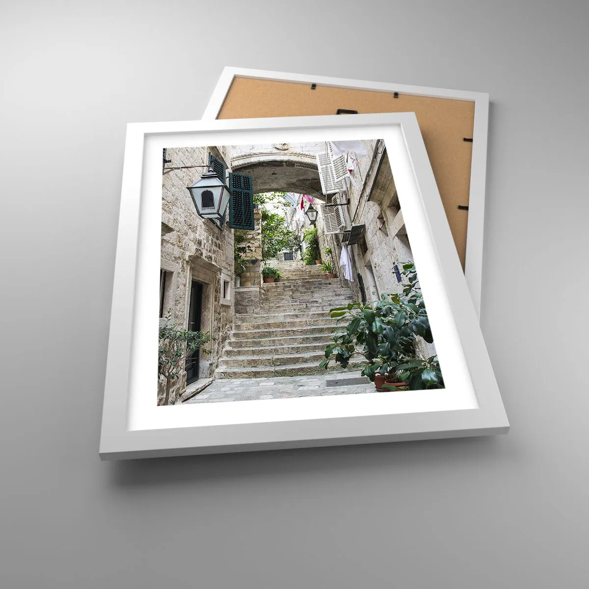 Plakat i hvid ramme - En charmerende baggyde - 30x40 cm