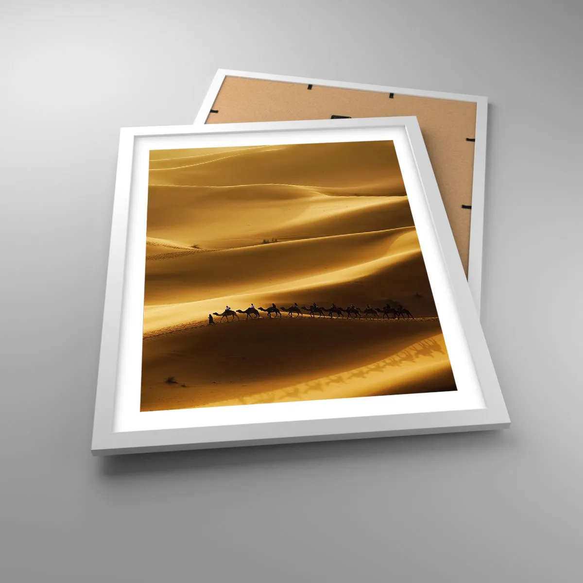 Poster in een witte lijst - Caravan in de woestijngolven - 40x50 cm