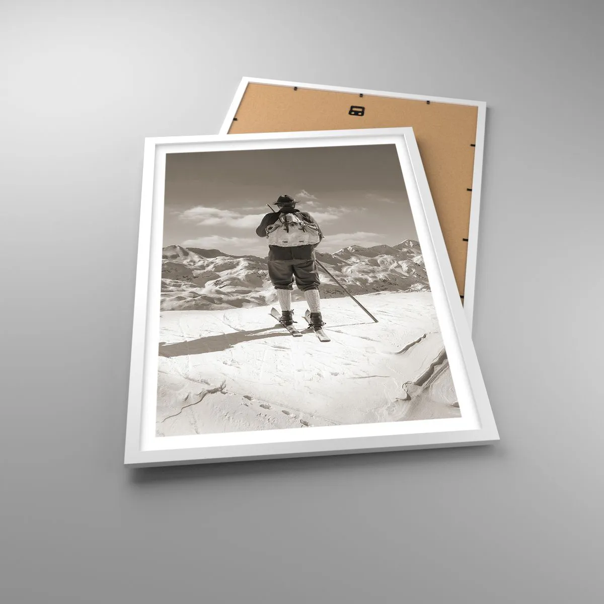 Poster în ramă albă - Și munții sunt la fel - 50x70 cm