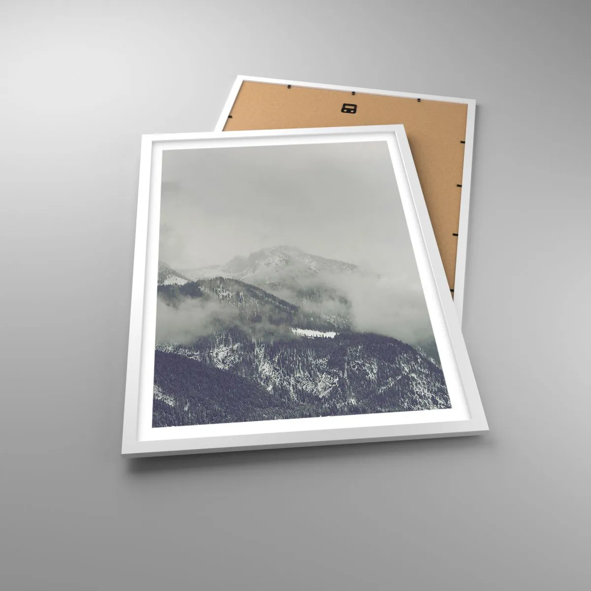 Affiche dans un cadre blanc - Poster - Vallée brumeuse - 50x70 cm