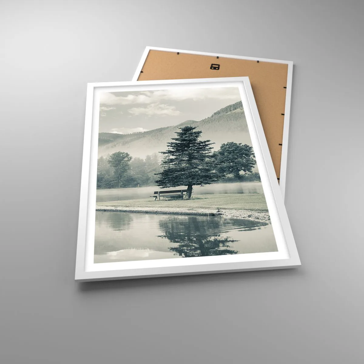 Plakat i hvid ramme - Søen sover stadig - 50x70 cm