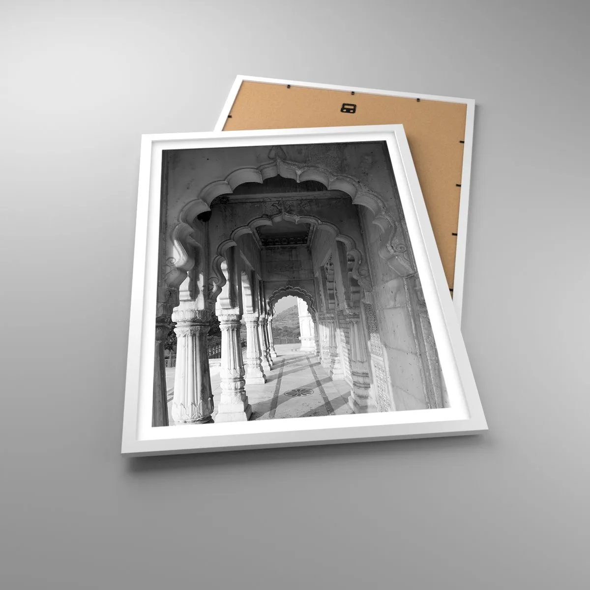 Póster en marco blanco - El escenario de los cuentos de Oriente - 50x70 cm