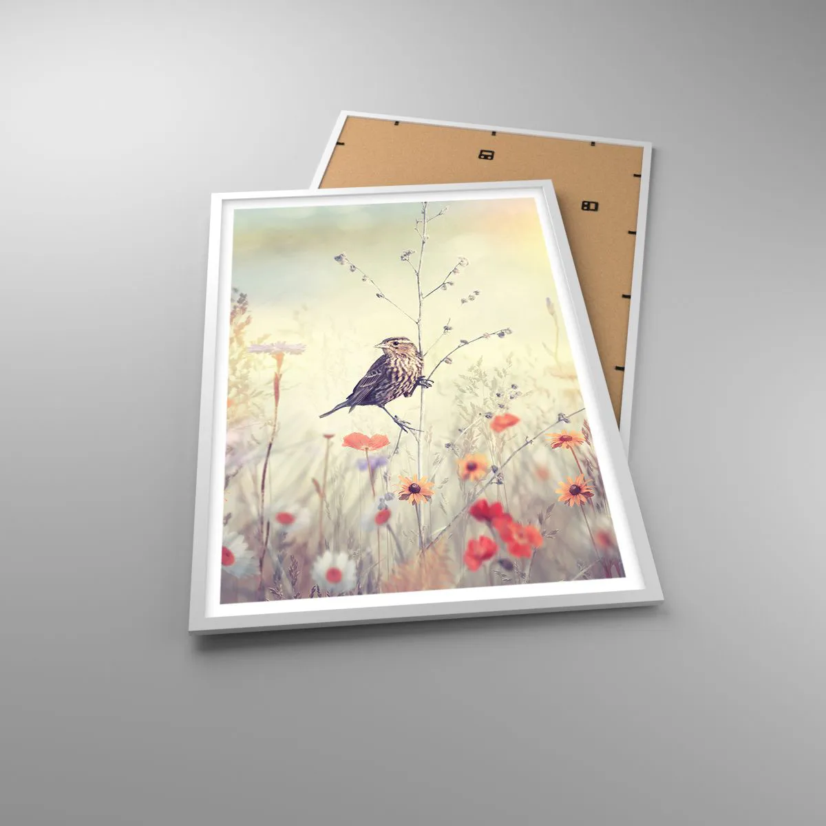Plakat w białej ramie - Ptasi portret z łąką w tle - 61x91 cm