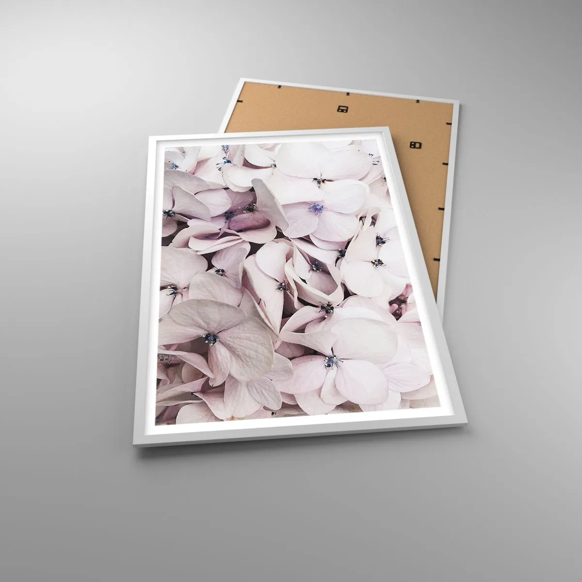 Poster in einem weißen Rahmen - In einer Blumenflut - 61x91 cm