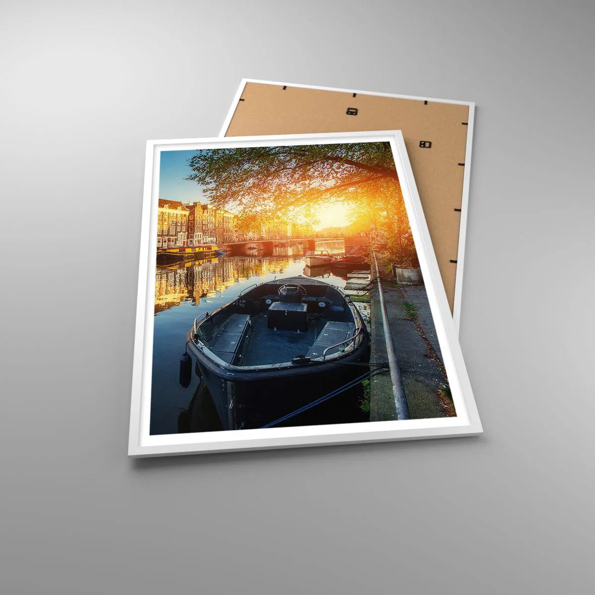 Plakat i hvid ramme - Morgen i Amsterdam - 70x100 cm