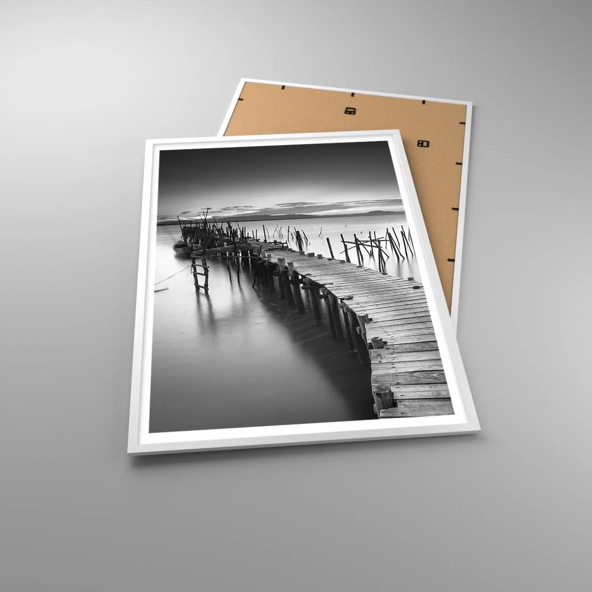 Poster in een witte lijst - De rust van een vergeten kust - 70x100 cm
