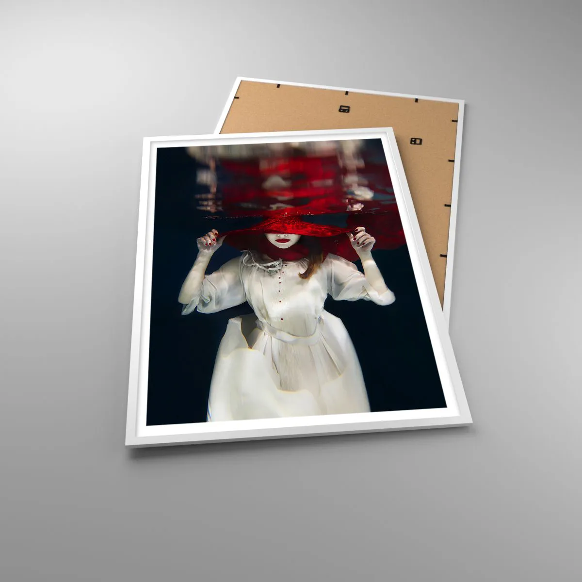 Plakát v bílém rámu - Divoženka - 70x100 cm