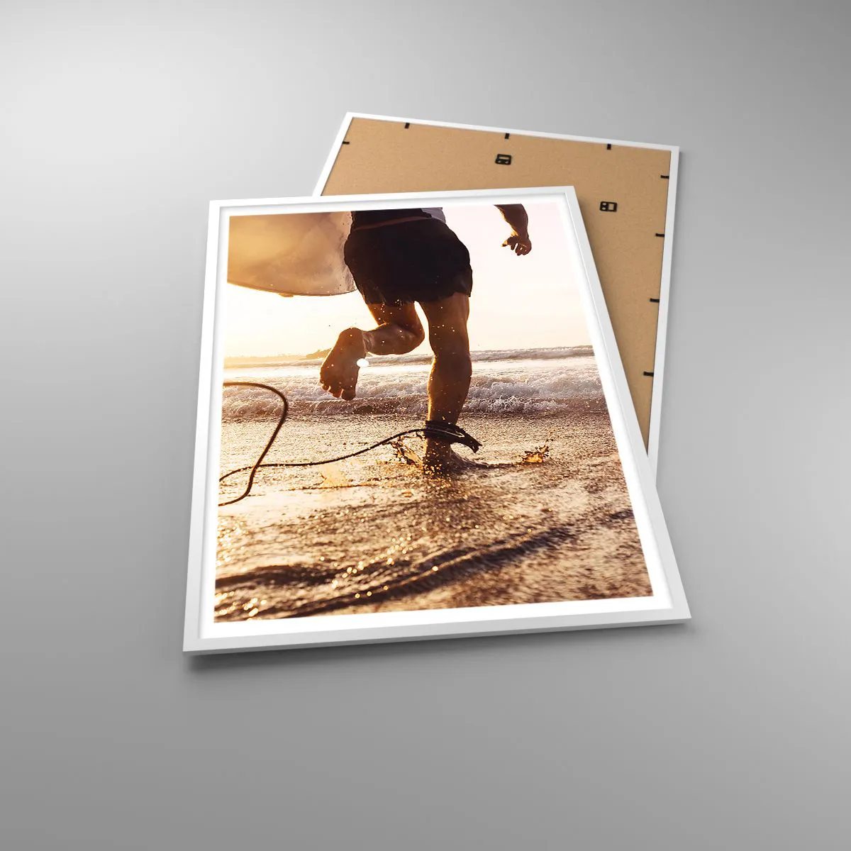 Poster in einem weißen Rahmen - Um die Welle zu treffen - 70x100 cm