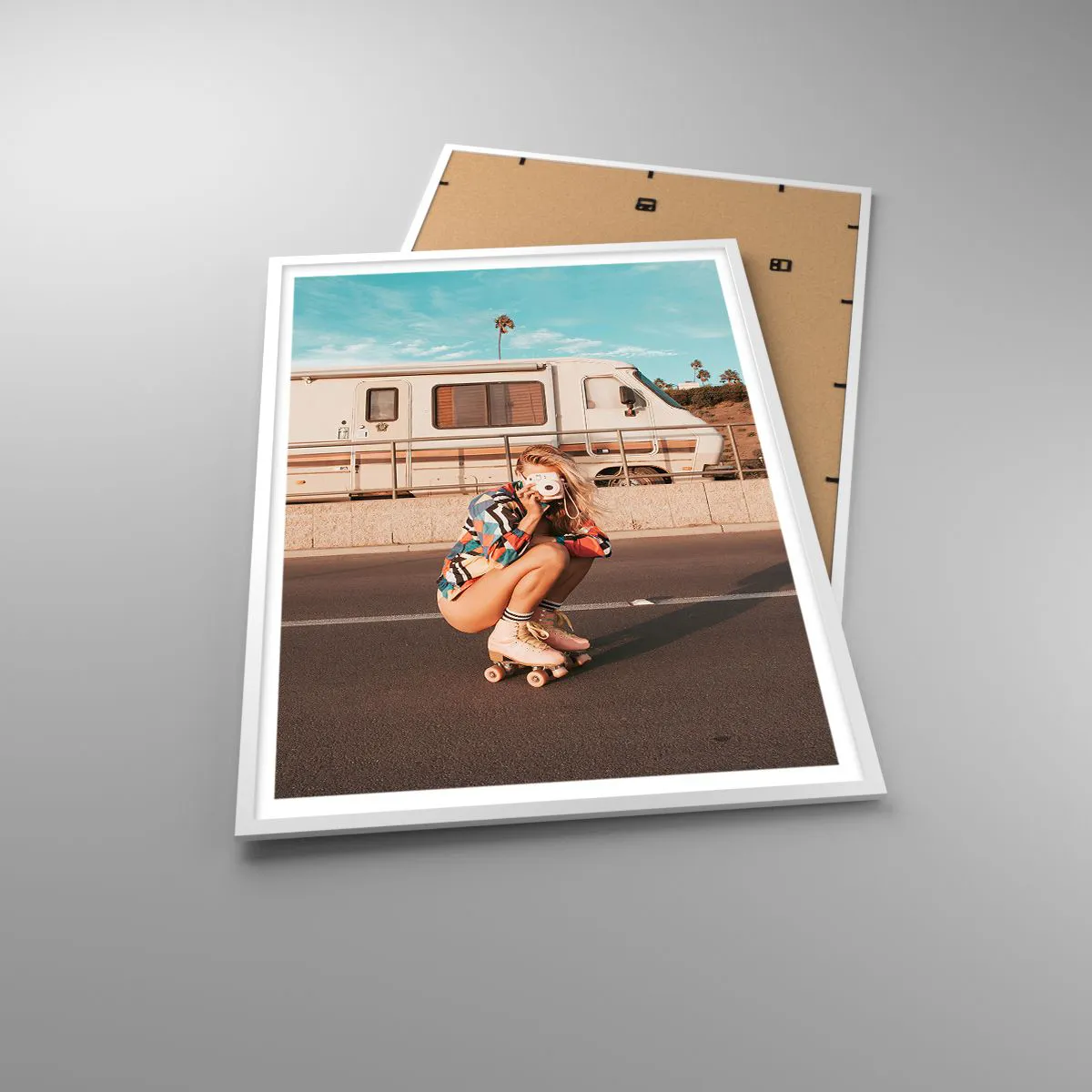 Poster în ramă albă - Zâmbiți, vă rog! - 70x100 cm