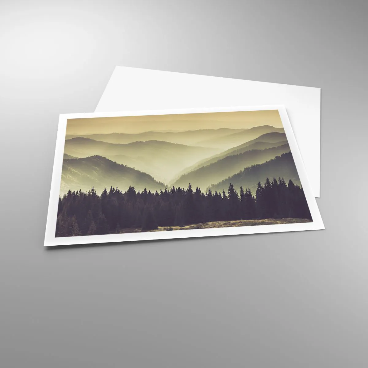 Poster - Malerische Bergketten im Nebel in warmem Licht - 100x70cm - Hinter den sieben Bergen ... - Moderne Wanddekoration für Wohnzimmer und Schlafzimmer ARTTOR