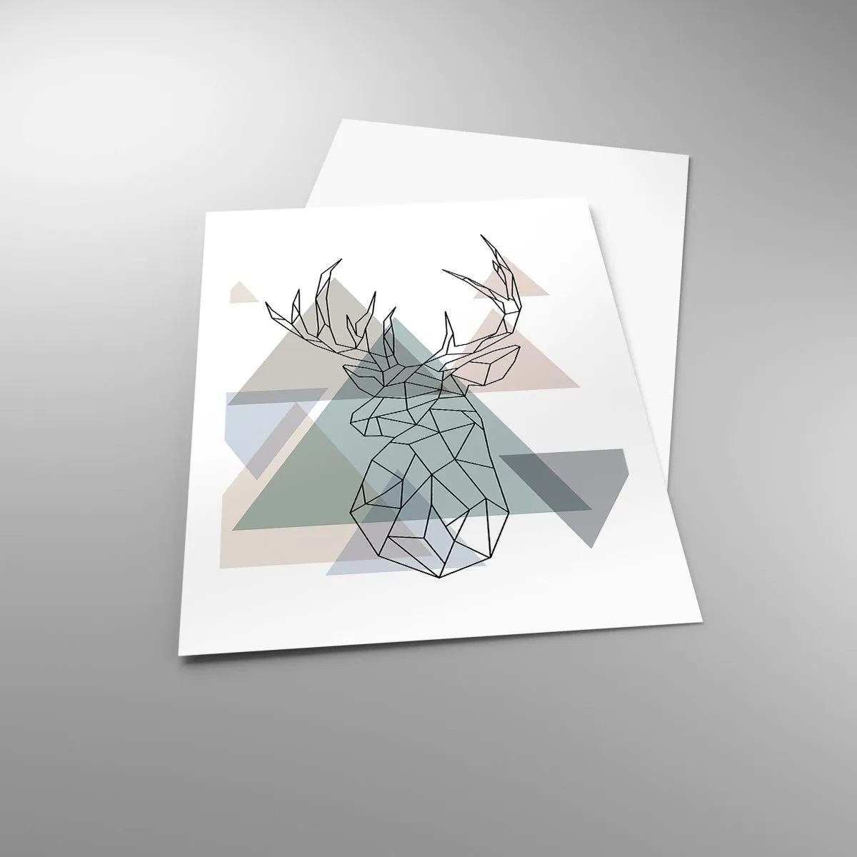 Póster - Silueta geométrica de un ciervo sobre un fondo de triángulos. - 50x70cm - En un bosque geométrico - Decoración de pared moderna para salón y dormitorio ARTTOR