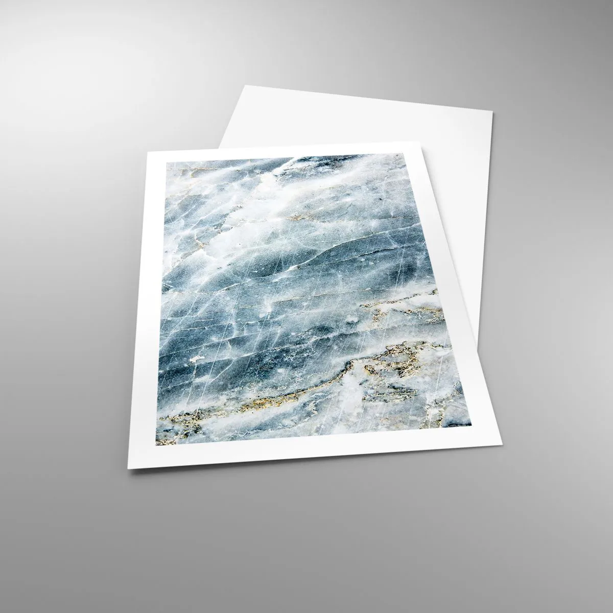 Poster - Blauer Marmor mit subtilen goldenen Adern - 50x70cm - Eiswelt - Moderne Wanddekoration für Wohnzimmer und Schlafzimmer ARTTOR