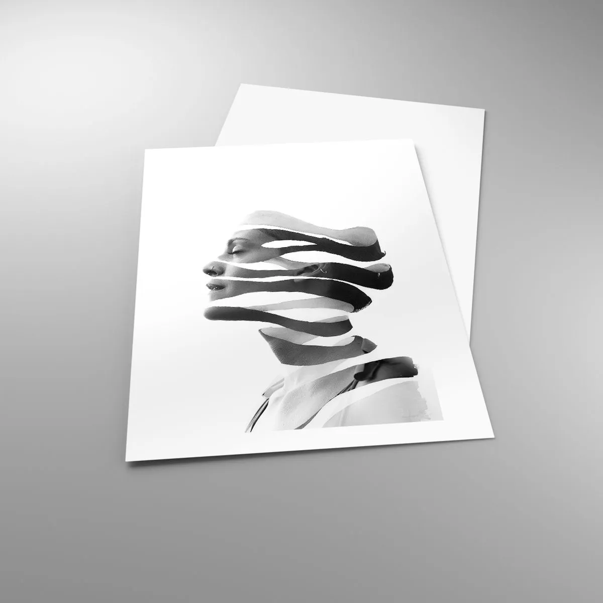 Poster - Schwarz-Weiß-Porträt einer Frau im minimalistischen Stil - 50x70cm - Surreales Porträt - Moderne Wanddekoration für Wohnzimmer und Schlafzimmer ARTTOR