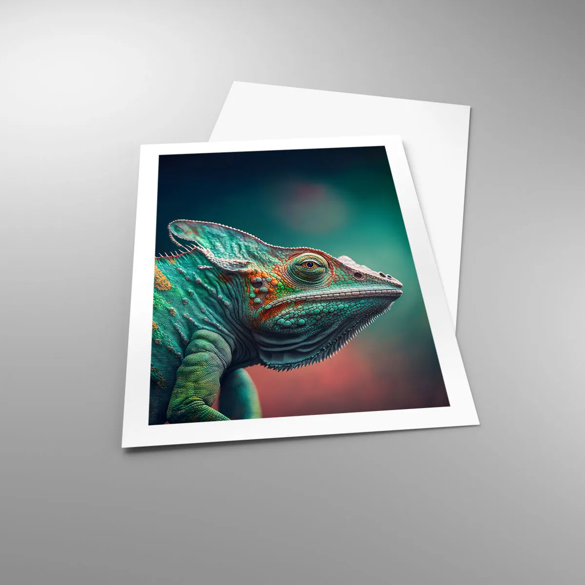 Poster - Ein farbenfrohes Chamäleon auf auffälligem Hintergrund - 50x70cm - Siehst du mich? Nicht gut… - Moderne Wanddekoration für Wohnzimmer und Schlafzimmer ARTTOR