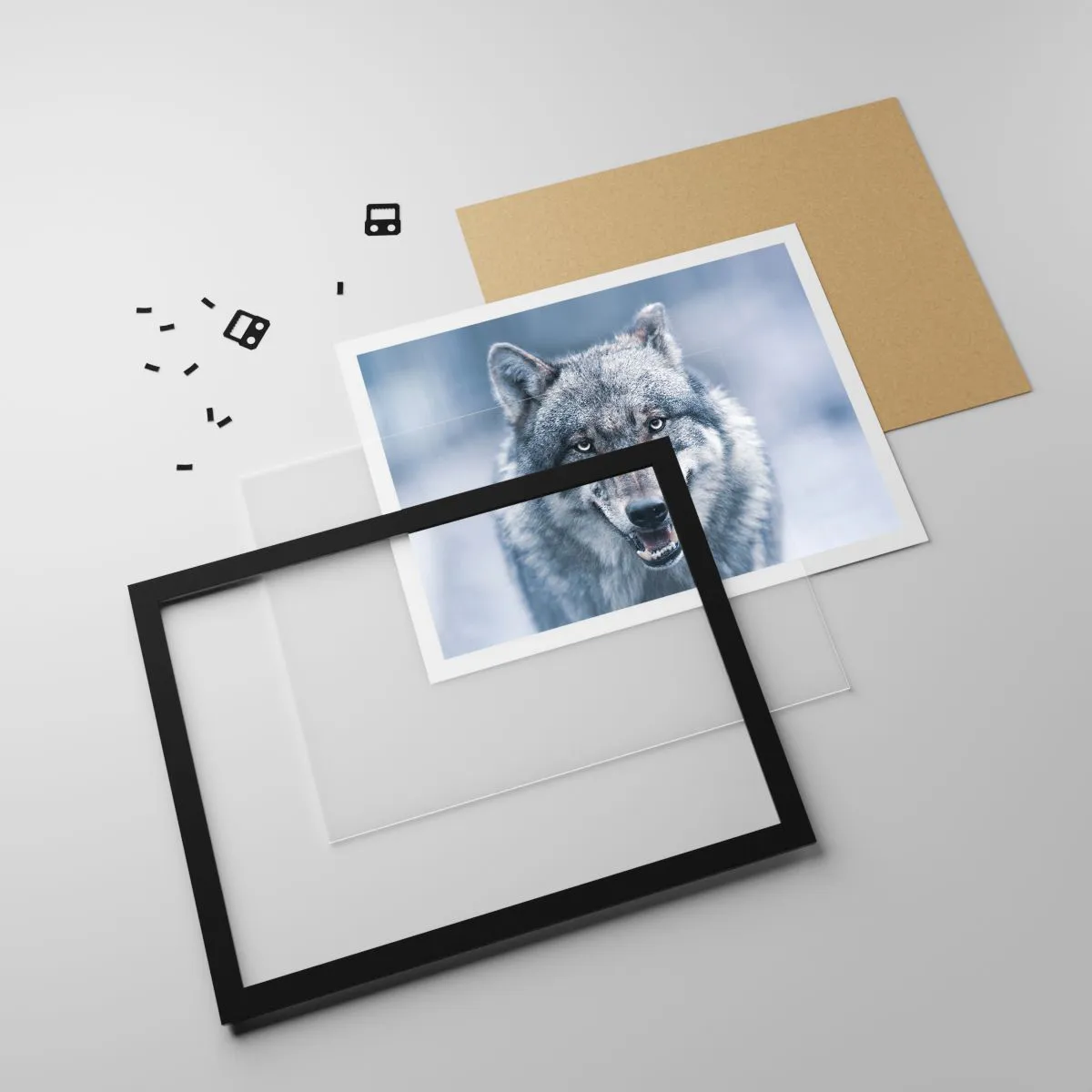 Poster in einem schwarzem Rahmen - Ein Wolf mit intensivem Blick in einer Winterlandschaft - 100x70cm - Werden Sie die Herausforderung annehmen? - Moderne Wanddekoration für Wohnzimmer und Schlafzimmer ARTTOR