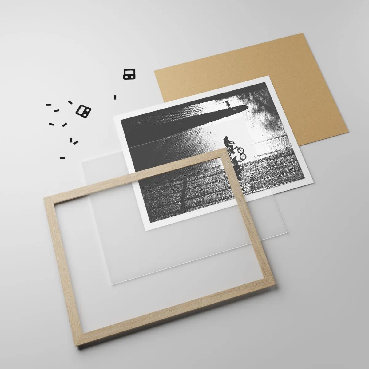 Plakat i ramme af lyst egetræ - Fremad, gennem byen - 100x70 cm