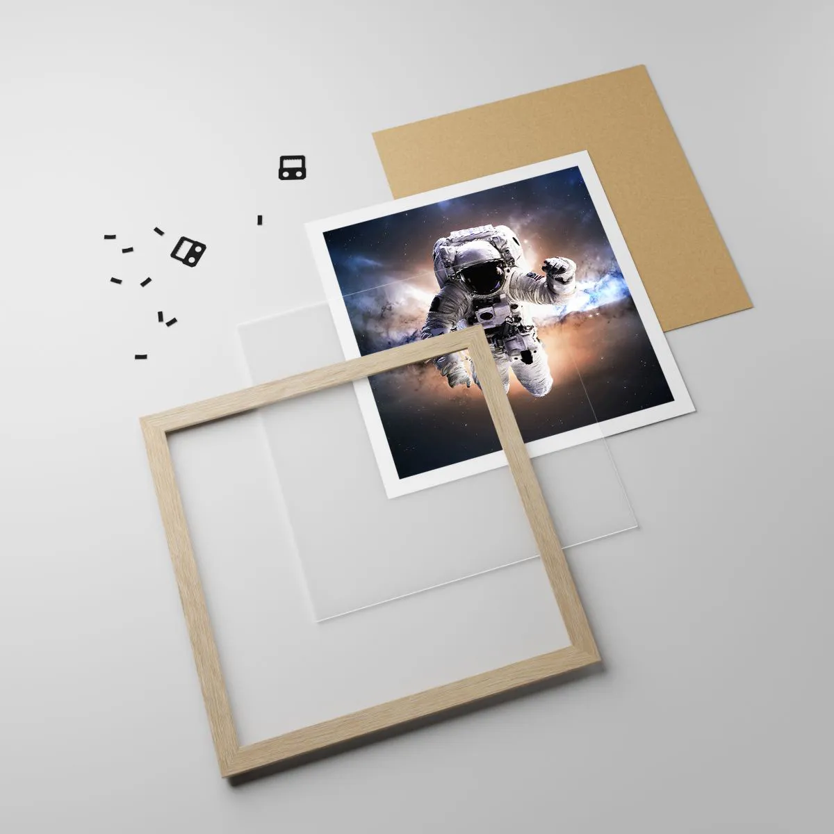 Een poster in een licht eiken lijst - Groeten vanuit de ruimte - 30x30 cm