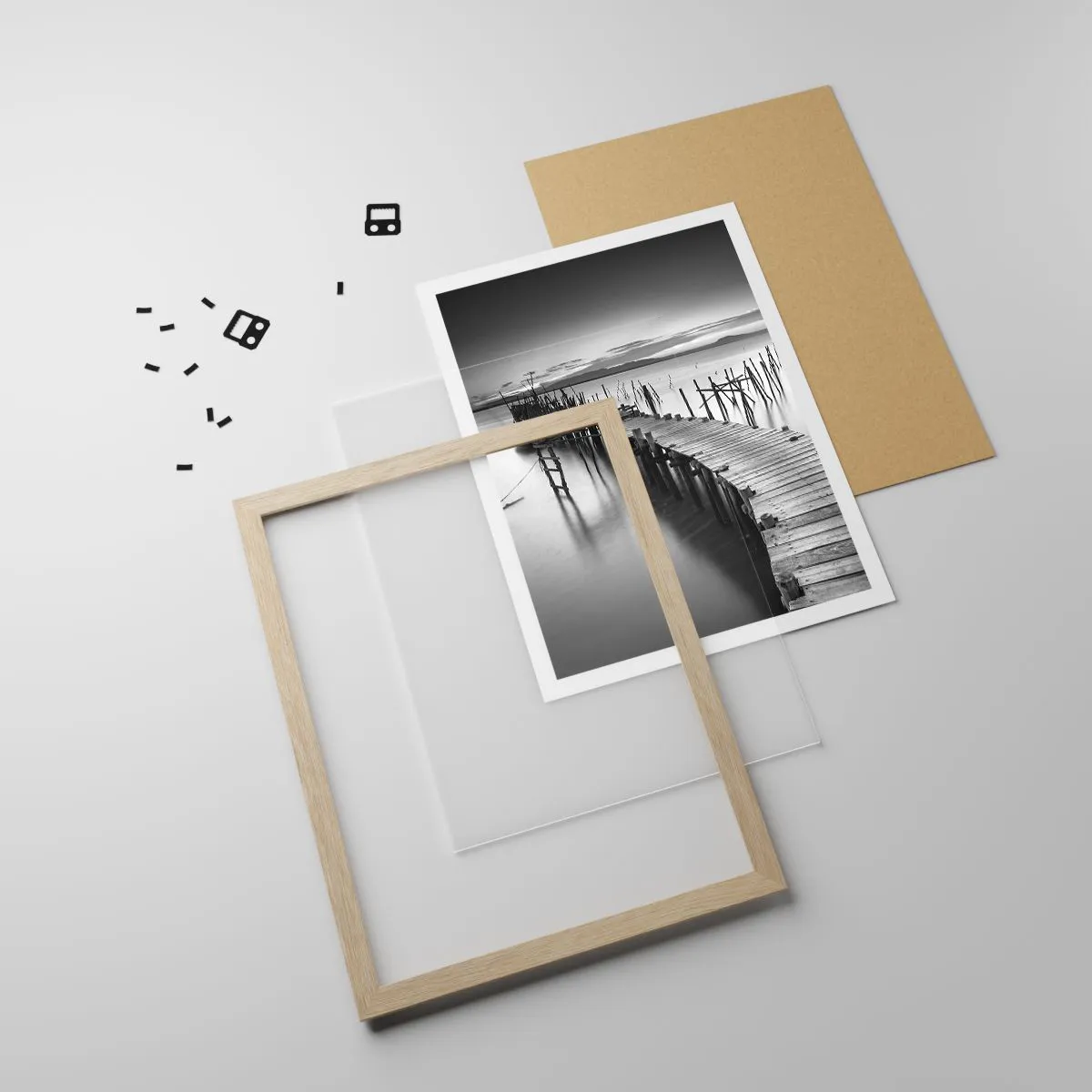 Affiche dans un chêne clair - Poster - La paix d'un rivage oublié - 40x50 cm