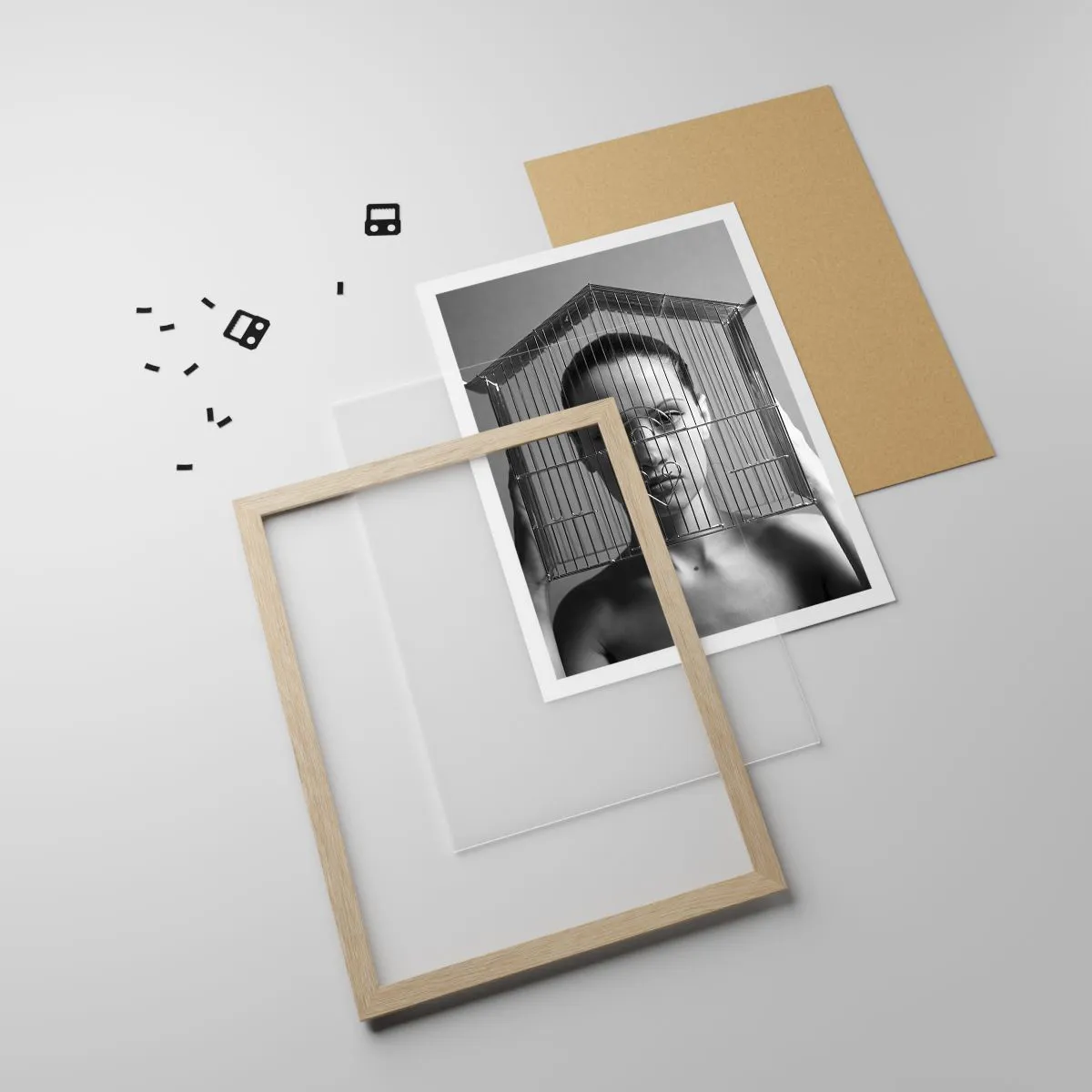 Affiche dans un chêne clair - Poster - Portrait un peu surréaliste - 70x100 cm