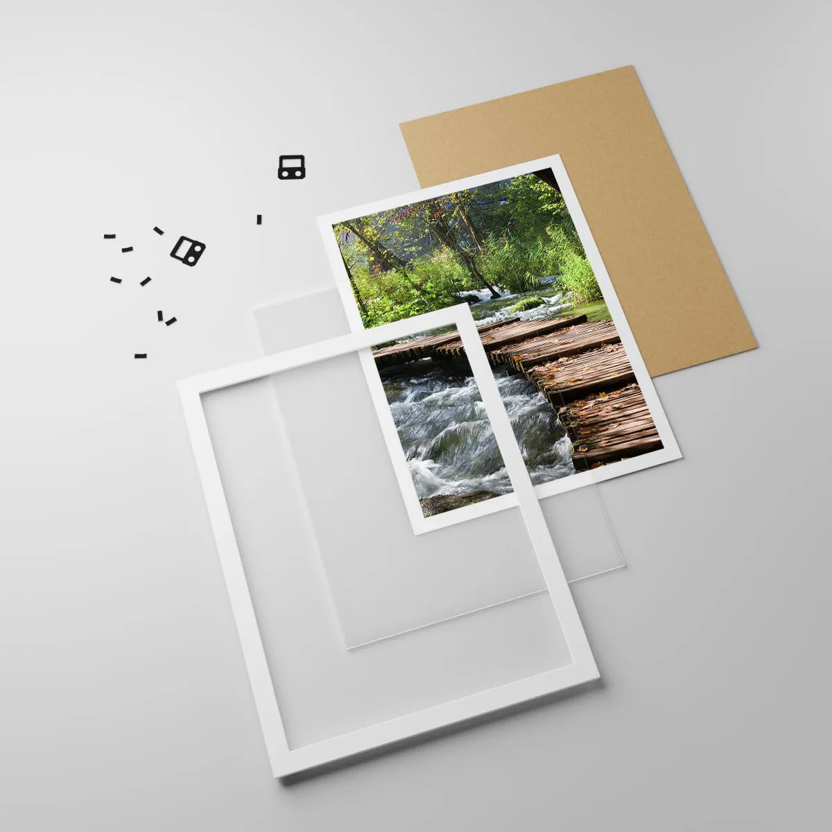 Poster in einem weißen Rahmen - Über der schaumigen Kaskade - 30x40 cm