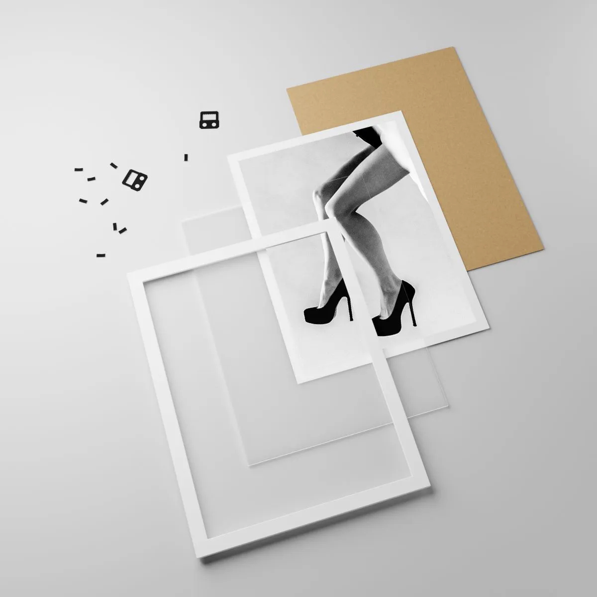 Plakat w białej ramie - Wieczna kobiecość - 50x70 cm