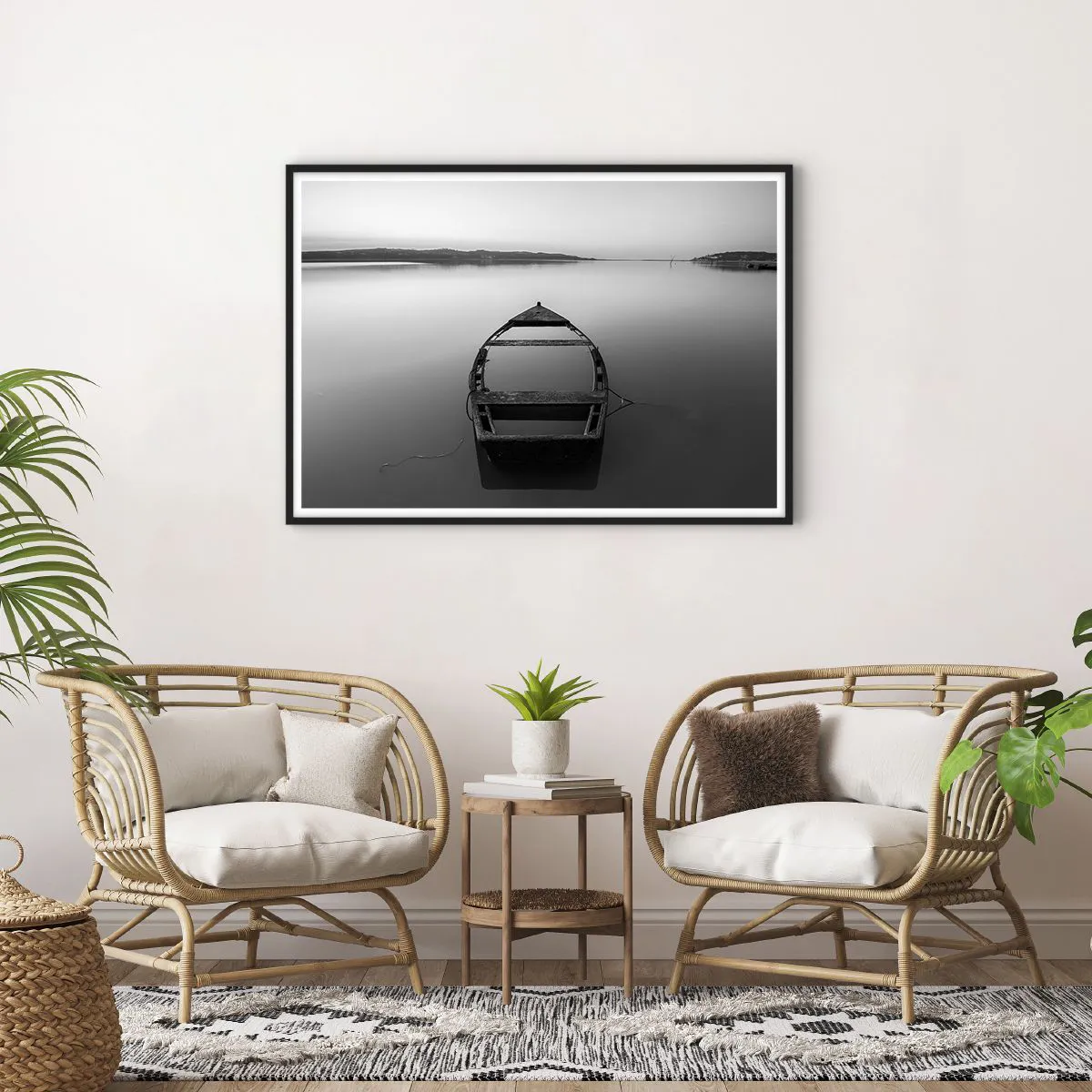 Poster in cornice nera - Una barca solitaria su un lago calmo nei toni del bianco e del nero - 100x70cm - Nostalgia e malinconia - Decorazione murale moderna per soggiorno e camera da letto ARTTOR