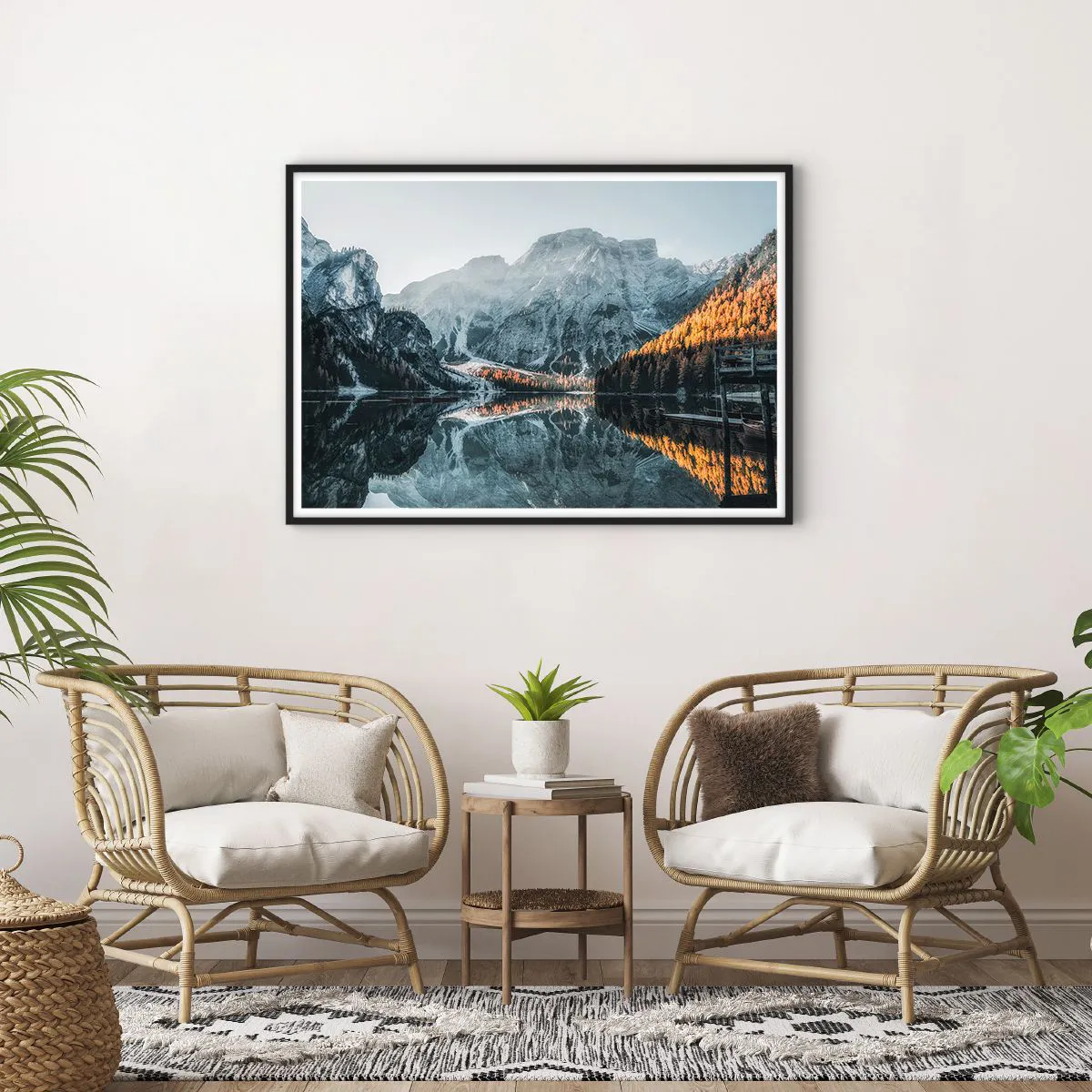 Poster in einem schwarzem Rahmen - Eine Berglandschaft spiegelt sich in der ruhigen Oberfläche eines Sees - 100x70cm - Spiegellandschaft - Moderne Wanddekoration für Wohnzimmer und Schlafzimmer ARTTOR