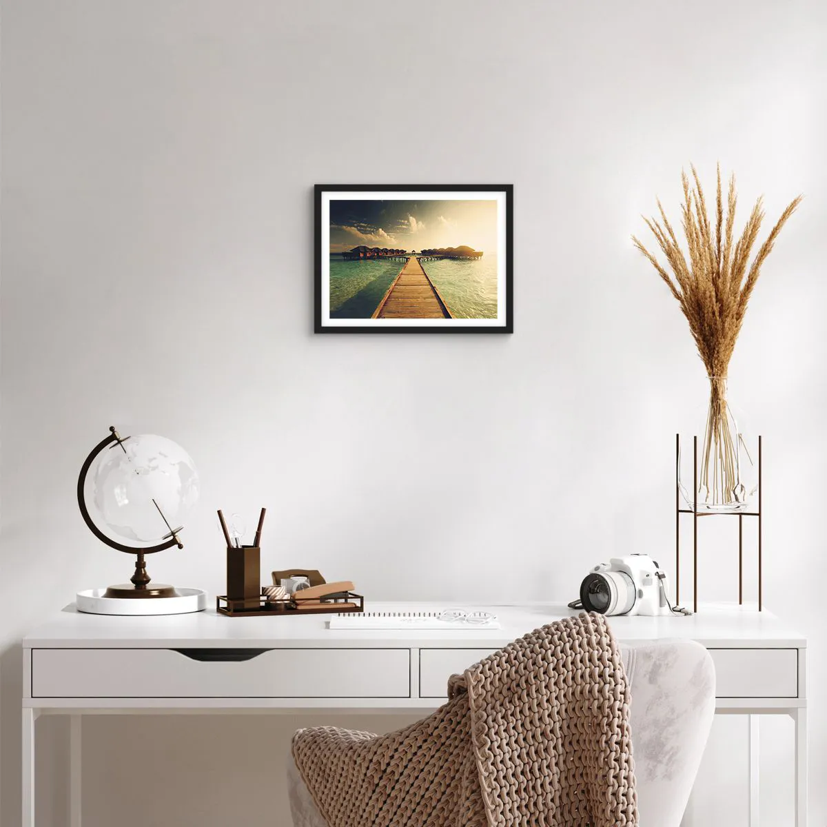 Plakat i sort ramme - En varm invitation - 40x30 cm