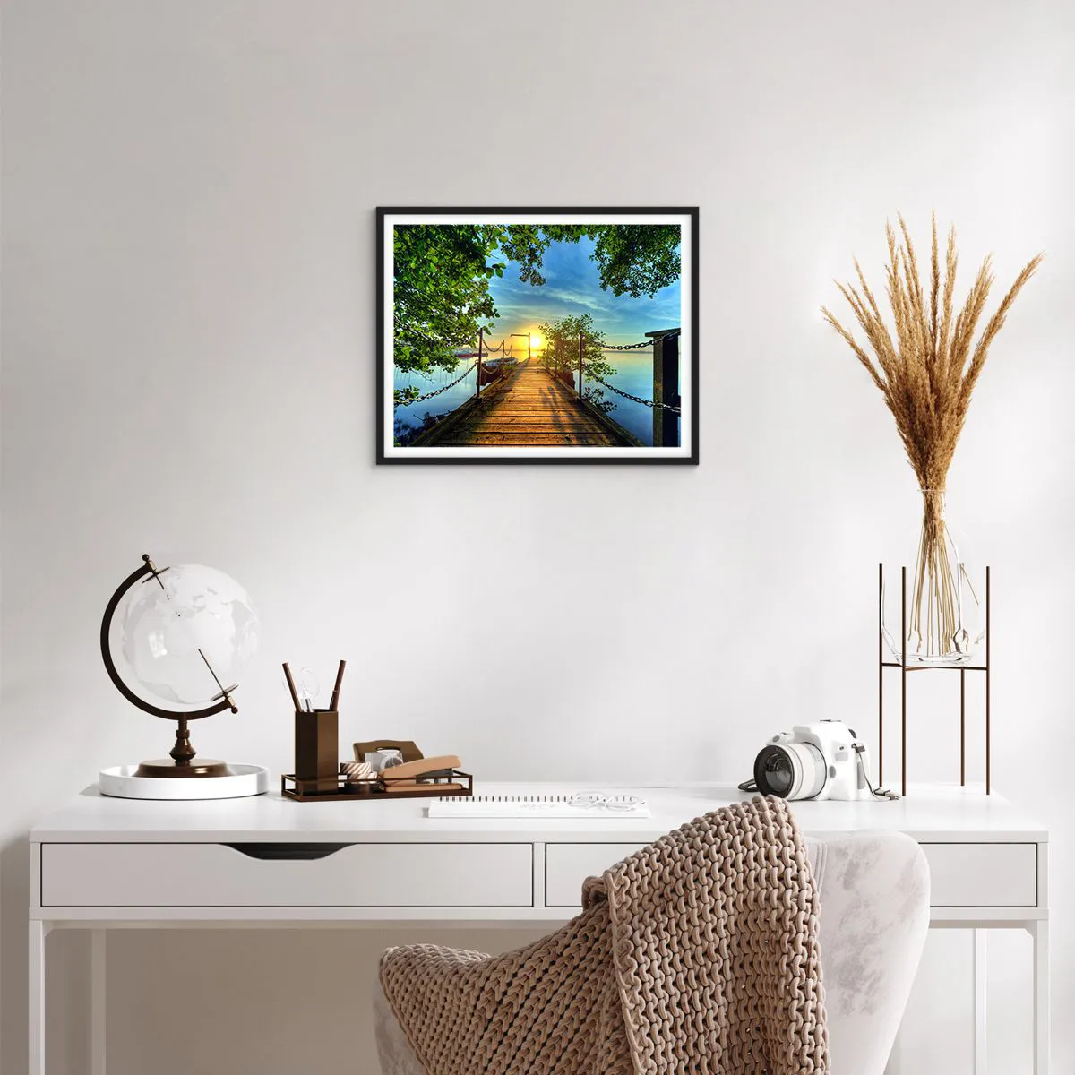 Plakat i sort ramme - Mod vest ved vandet - 50x40 cm