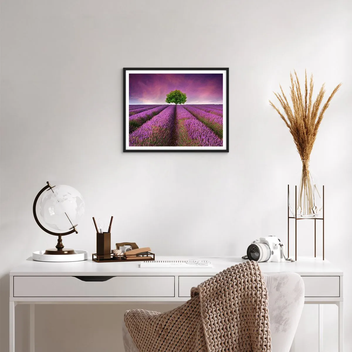 Plakat i sort ramme - I lavendelmarker - 50x40 cm