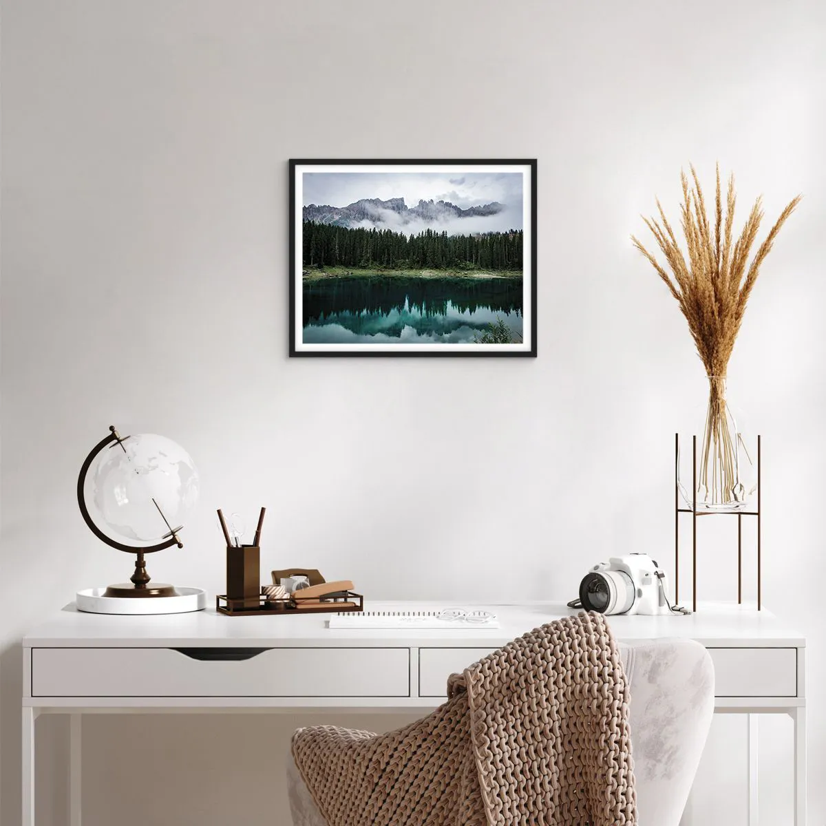 Plakat i sort ramme - Hys, tys, lad os ikke vække sovevandet... - 50x40 cm