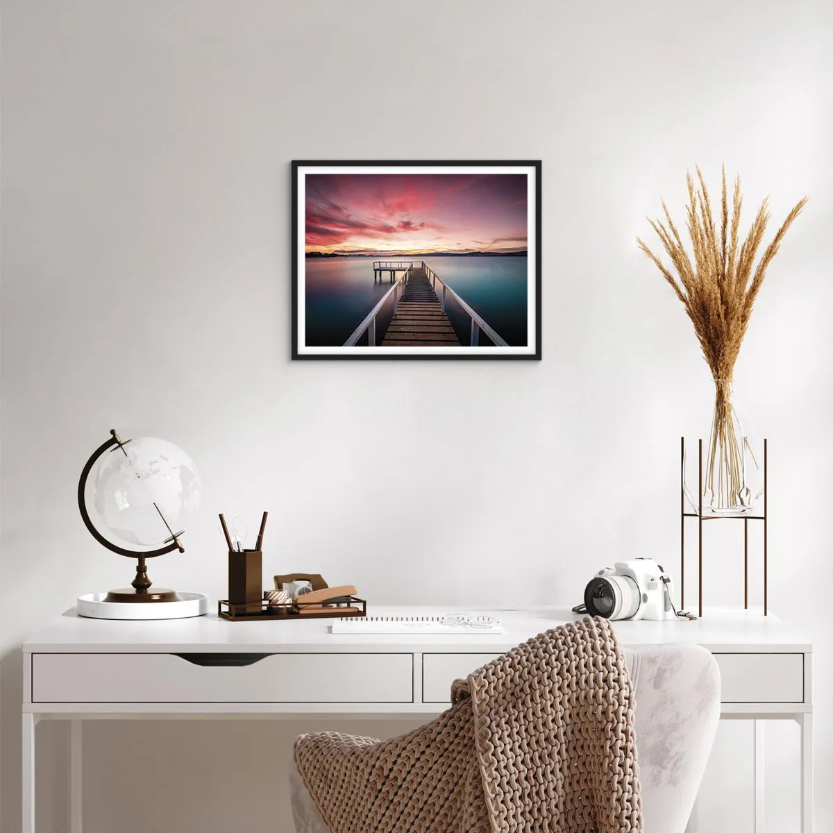 Plakat i sort ramme - Aftenens blide flamme - 50x40 cm