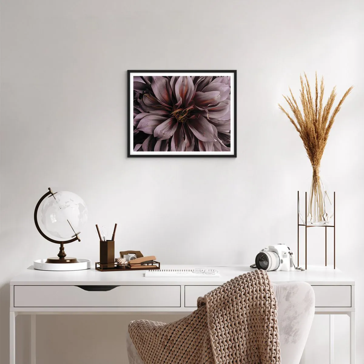 Plakat i sort ramme - Blomstret hjerte - 50x40 cm