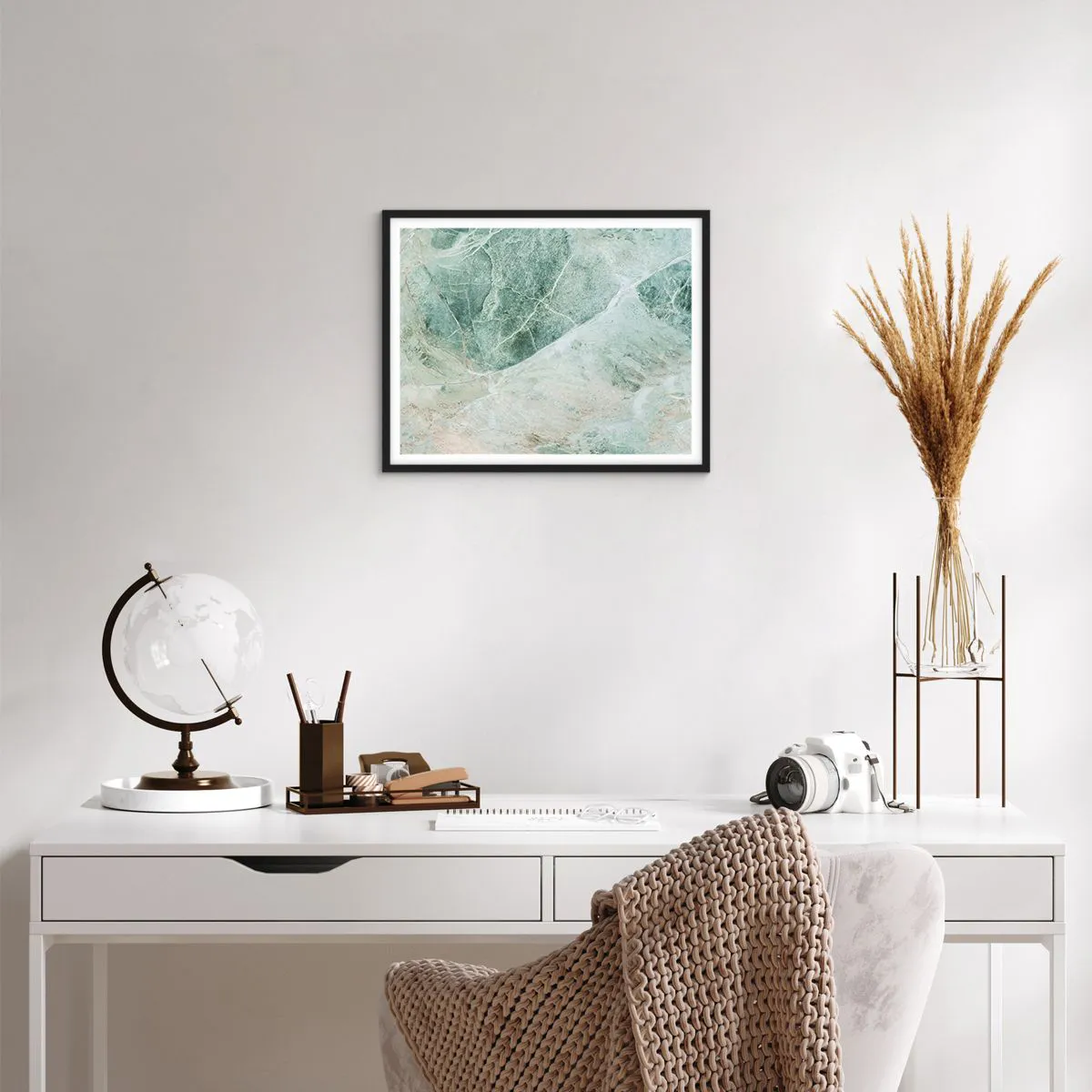 Plakát v černém rámu - Ctný chlad kamene - 50x40 cm