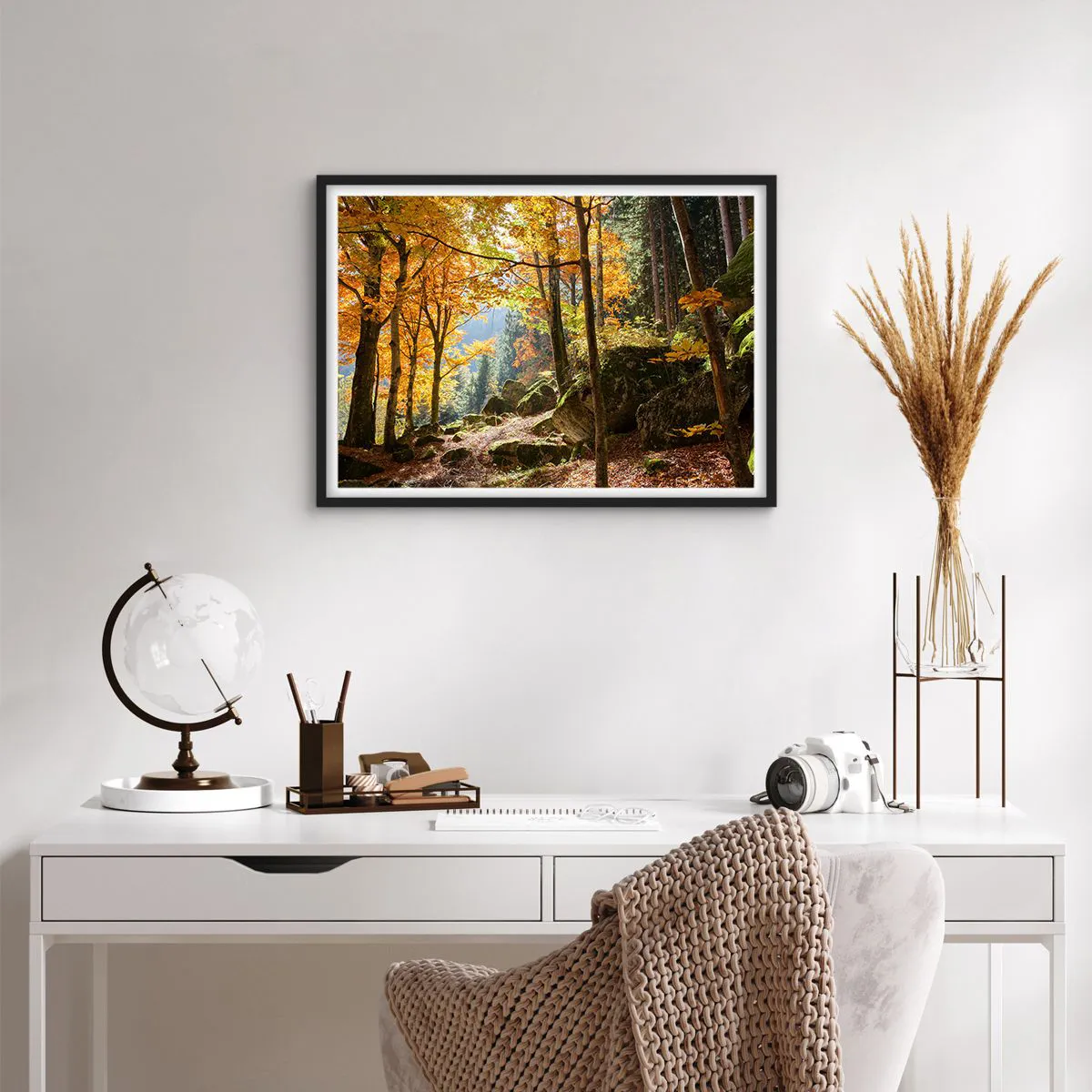 Poster in einem schwarzem Rahmen - Ein Herbstwald voller goldener Blätter und Sonnenlicht - 70x50cm - Zeit zum Entspannen - Moderne Wanddekoration für Wohnzimmer und Schlafzimmer ARTTOR