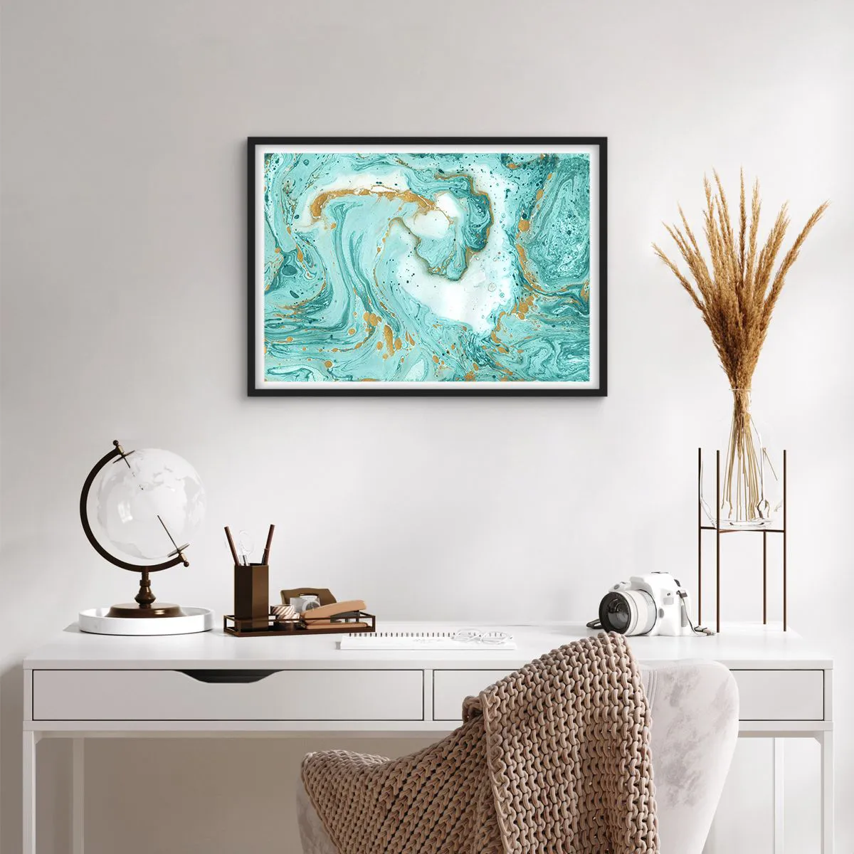 Plakat w czarnej ramie - Turkusowy marmur z akcentami złota w abstrakcyjnej kompozycji - 70x50cm - Pod wielką falą z epoki Edo - Nowoczesna dekoracja ścienna do salonu i sypialni ARTTOR